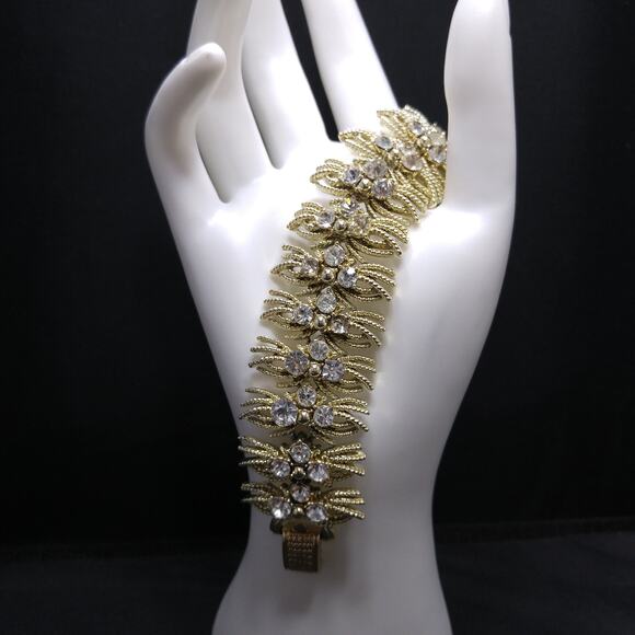 Coro Pegasus Clear Rhinestone Wide Bracelet, Gold Plated, 1950s Vintage Jewelry - Picture 9 of 10